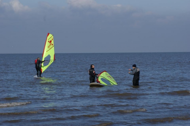  Une leçon de planche à voile 